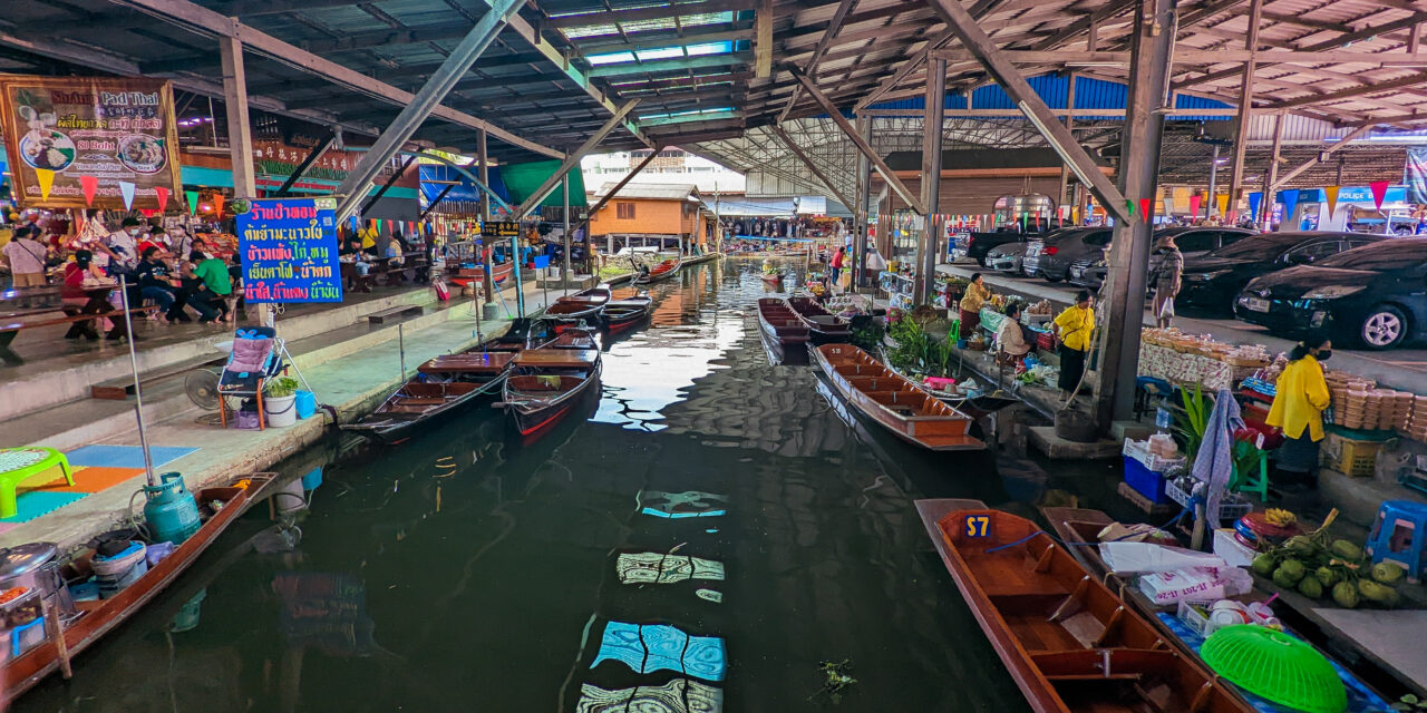 Visiting the Thailand Floating Markets